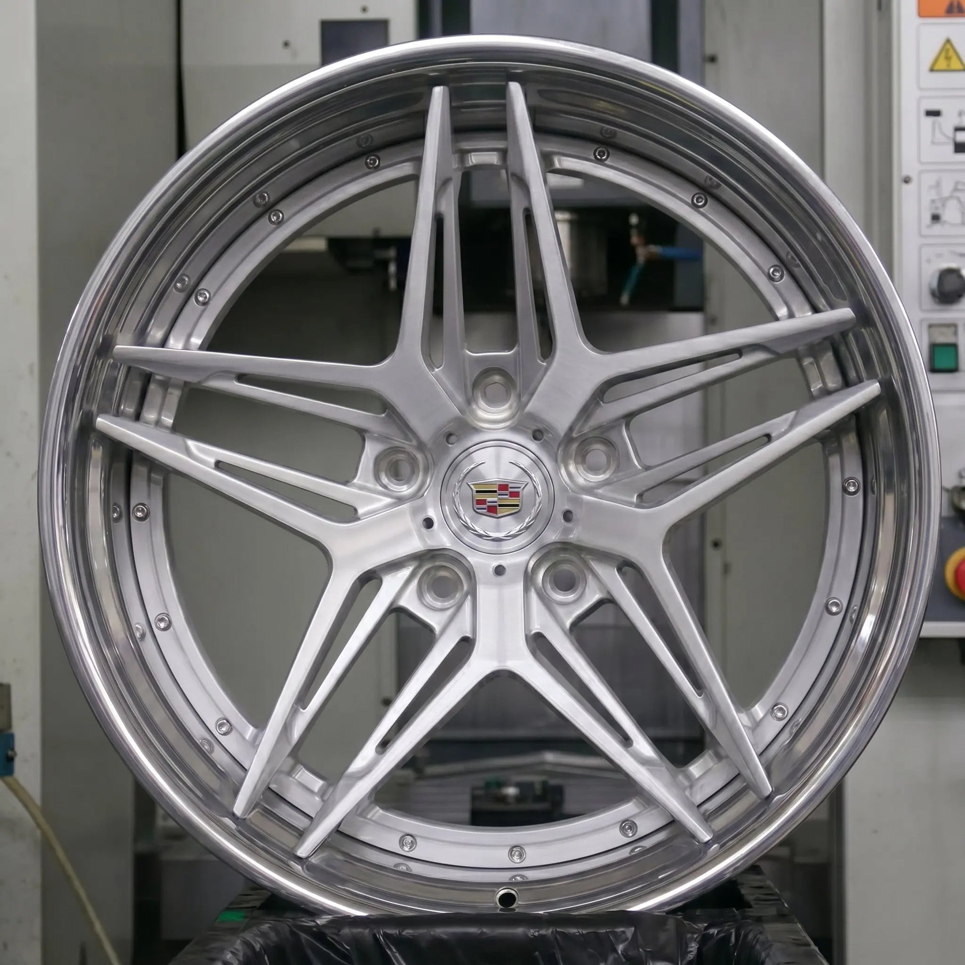 Custom Cadillac Escalade 24 Wheels by Players Club Cars