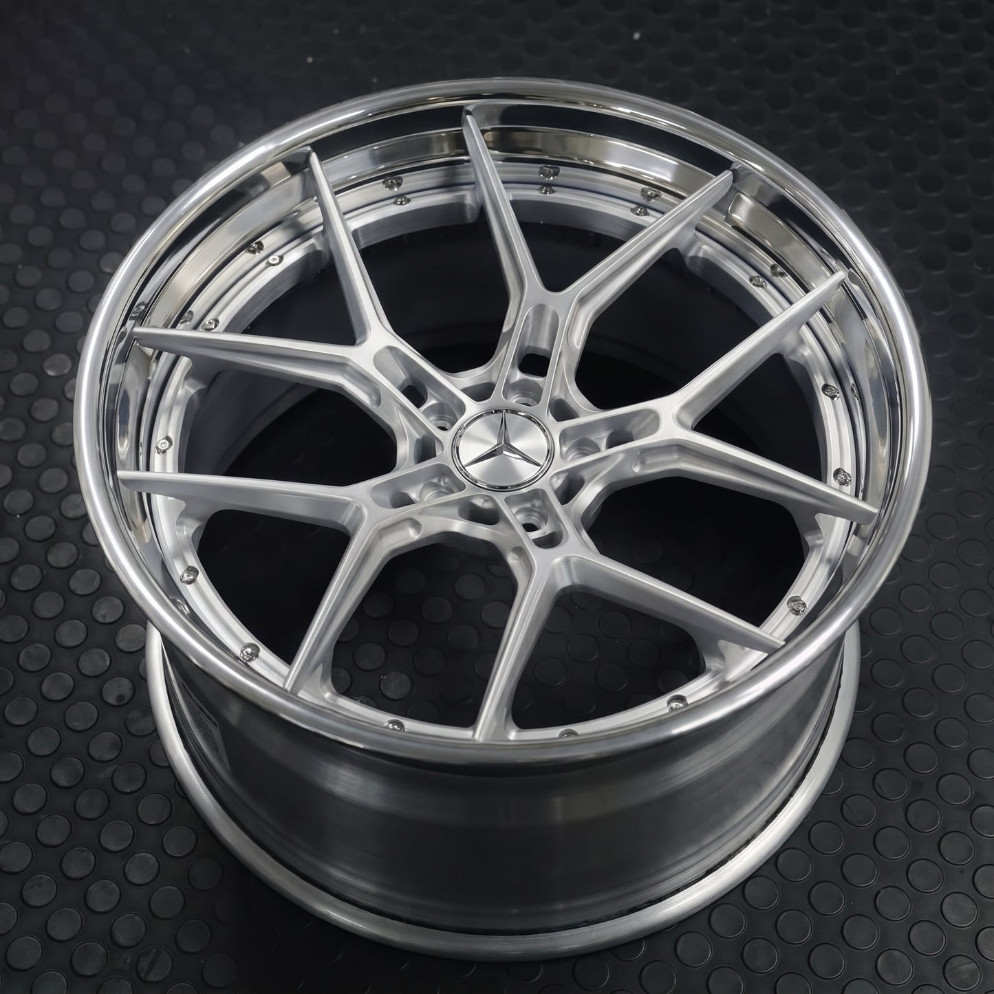 Silver Two Piece Forged Wheels for Mercedes-Benz AMG G-Class G63 G580 G550 GLE63 AMG GT63 AMG GTS GTR Po Black Series Maybach S550 S580 S63 E63 CLS53 CLE53 SL65 SL63 C63 EQS EQE Maybach SLS SLRGLS63 GLE63