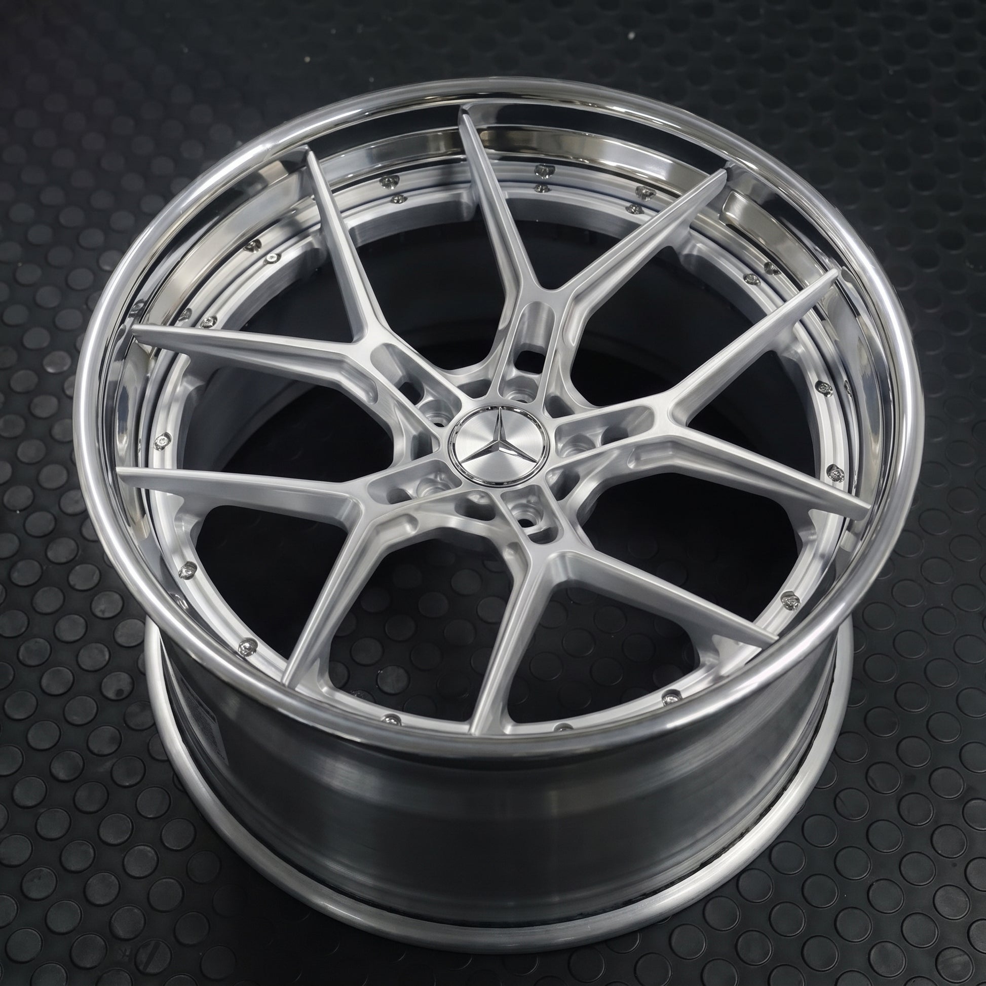Silver Two Piece Forged Wheels for Mercedes-Benz AMG G-Class G63 G580 G550 GLE63 AMG GT63 AMG GTS GTR Po Black Series Maybach S550 S580 S63 E63 CLS53 CLE53 SL65 SL63 C63 EQS EQE Maybach SLS SLRGLS63 GLE63