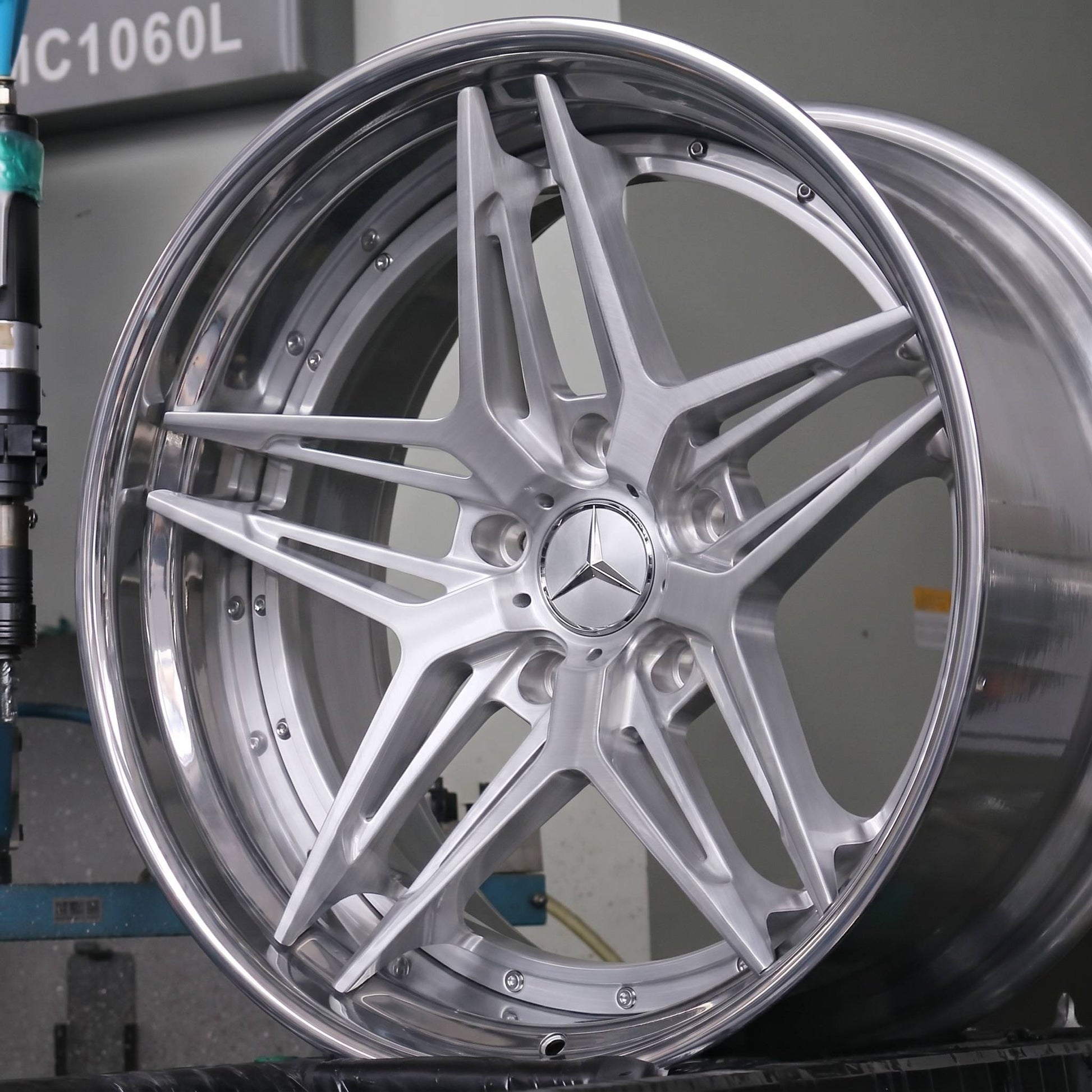 Silver Two Piece Forged Wheels for Mercedes-Benz AMG G-Class G63 G580 G550 GLE63 AMG GT63 AMG GTS GTR Po Black Series Maybach S550 S580 S63 E63 CLS53 CLE53 SL65 SL63 C63 EQS EQE Maybach SLS SLRGLS63 GLE63